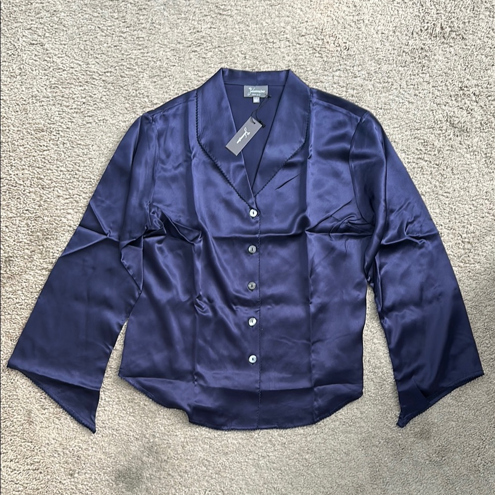 Luxurious Navy Blue 100% Silk Pajama Set with beautiful detailing - Picture 3 of 9